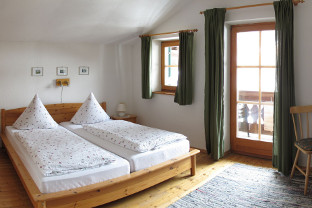 alpenhof-punzenlehen_fewo3-schlafzimmer1