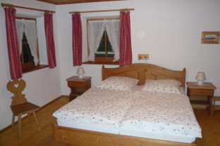 alpenhof-punzenlehen_fewo2-schlafzimmer